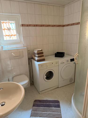 a bathroom with a washing machine and a toilet at Roxy in Beverungen