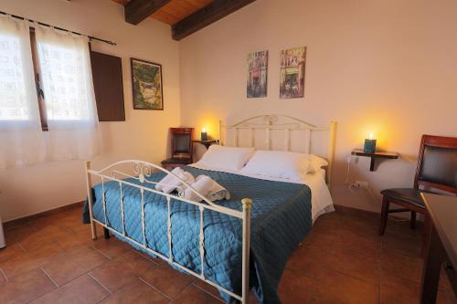 a bedroom with a bed in a room at Cavagrande Guest House in Avola