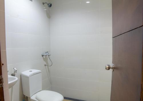 
A bathroom at Beneyasa Beach Inn 2
