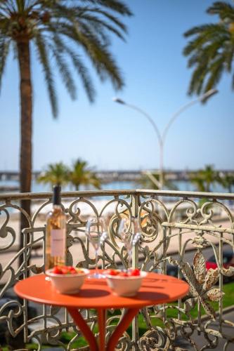 LES SABLETTES Terrasse Vue Mer Centre Proche plages