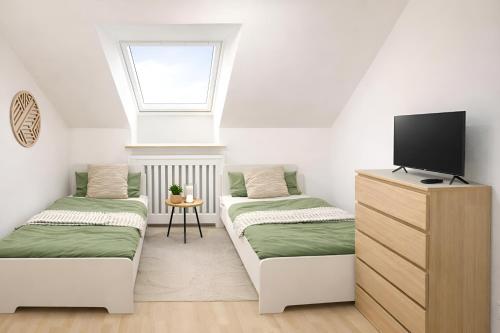a room with two beds and a tv in it at Ferienwohnung MeDa in Bad Wörishofen