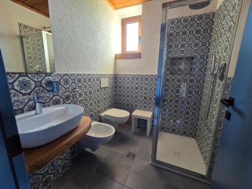 a bathroom with two toilets and a sink and a shower at Agriturismo Maison Oro Verde in Verona