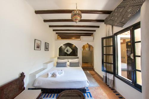 a bedroom with a bed in a room with a ceiling at Riad Yacout in Meknès