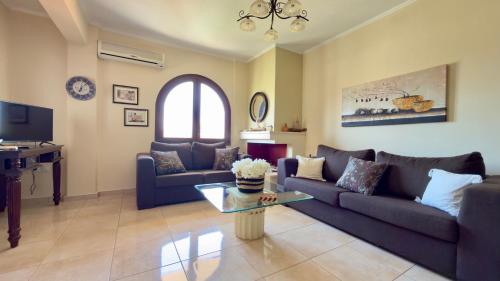 a living room with a couch and a table at Casa De Sol by Horizon Homes in Ofrínion
