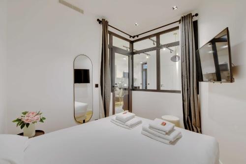 Authentic apt - 2BR 6P - Rue des Martyrs - Opéra