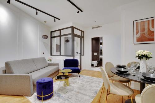 Authentic apt - 2BR 6P - Rue des Martyrs - Opéra