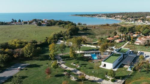 Villa Calvia Crispinilla by Villas Guide