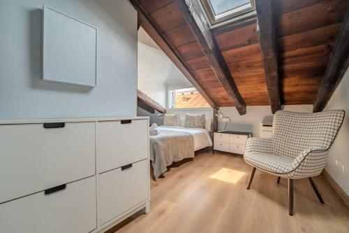 Exclusive sophisticated duplex-3Bdrs 2Bath