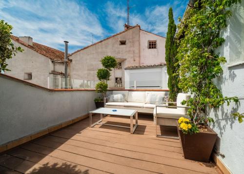 Exclusive sophisticated duplex-3Bdrs 2Bath