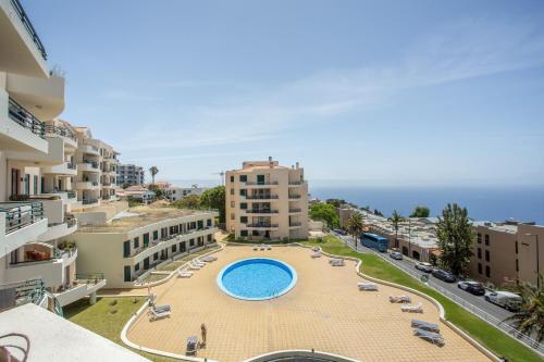 Sunny Ocean View Apartment