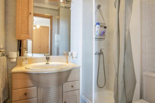 Sunny Ocean View Apartment