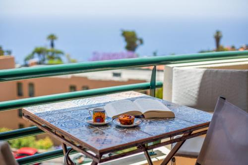 Sunny Ocean View Apartment
