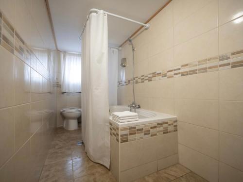 a bathroom with a tub and a toilet and a shower at Casa bea in Taranto