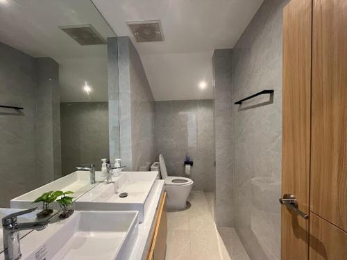 a bathroom with a sink and a toilet at Villa Tara - Sea view 5Br Rawai in Ban Saiyuan (1)