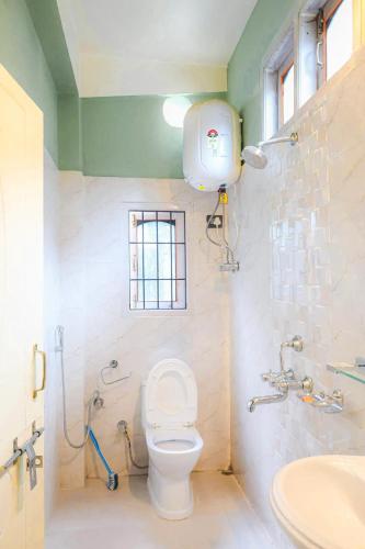 a bathroom with a toilet and a sink at Daisy Homestay Dirang in Dirang Dzong
