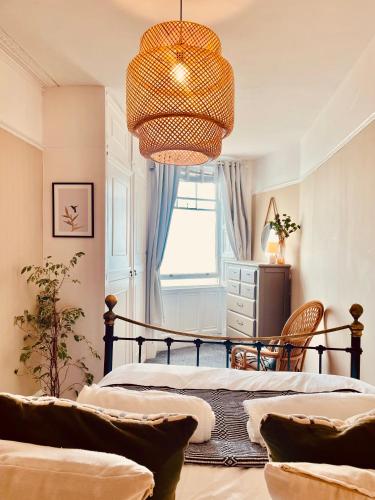 Stunning seafront apartment photo 13