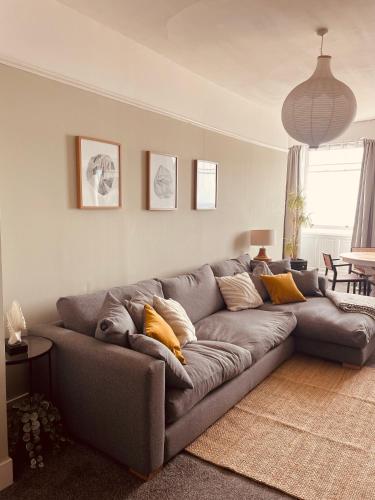 Stunning seafront apartment photo 14