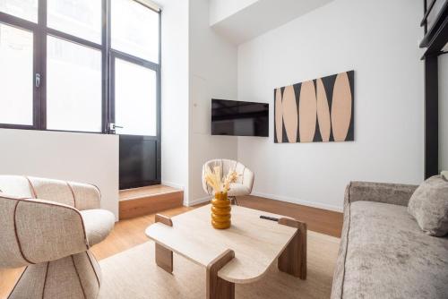 Bright & Modern Apartment in Central Paris