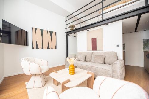 Bright & Modern Apartment in Central Paris