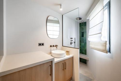 Amazing 2BR renovated - Sea View - Palm Beach