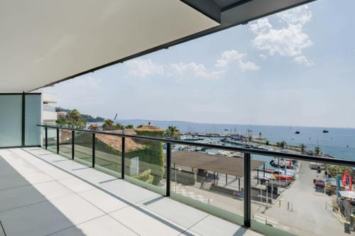 Amazing 2BR renovated - Sea View - Palm Beach