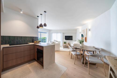Amazing 2BR renovated - Sea View - Palm Beach