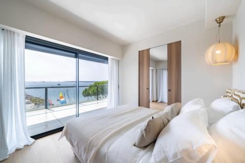 Amazing 2BR renovated - Sea View - Palm Beach