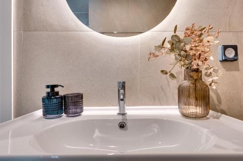 Skyline Spa Athens 130 B