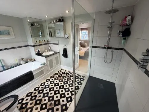 Double bedroom in homely, 5 bedroom family house by the river in Fulham photo 9