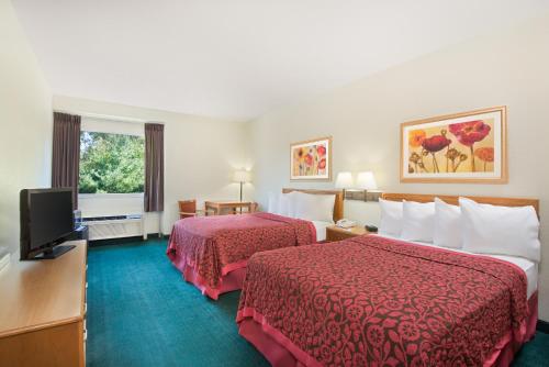 Gallery image of Days Inn by Wyndham Fremont in Fremont