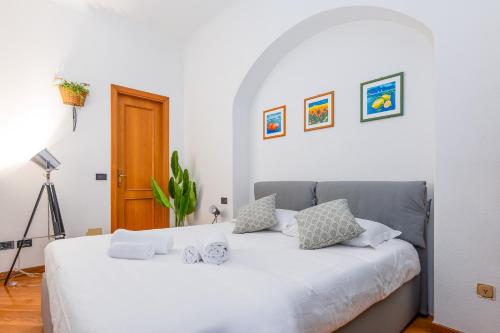Two-room flat in central Milan near the Duomo