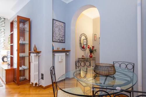 Two-room flat in central Milan near the Duomo