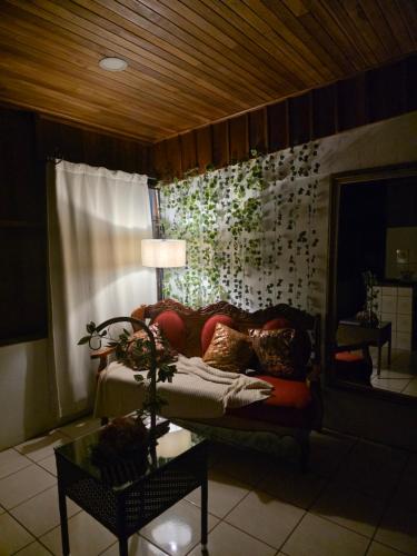 a living room with a couch and a table at Apartamento Rustico in Fortuna