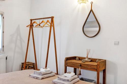 a bedroom with towels on a bed and a mirror at Le Mas de la Rode in Saumane