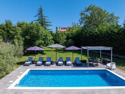 Holiday House OLIVE GROVE with pool and garden