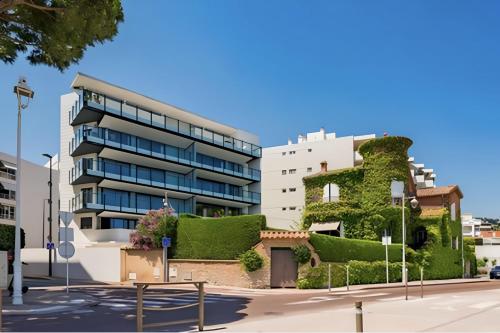Beautiful 2BR with Terrace with Sea View Palm Beach