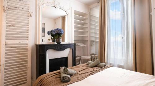 Luxury Parisian Flat Golden Triangle