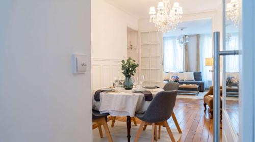 Luxury Parisian Flat Golden Triangle