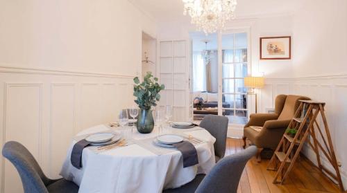 Luxury Parisian Flat Golden Triangle