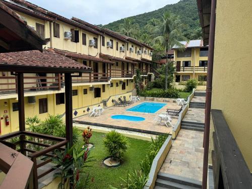 a view of the courtyard of a hotel with a swimming pool at Hotel da Ilha in Ilhabela