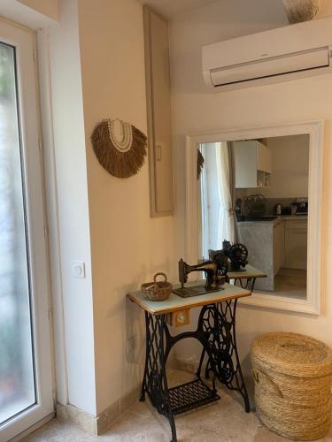 a room with a table and a mirror at Giovanna in Marseillan