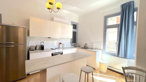 Spacious 5BR near Marina Zea & Votsalakia