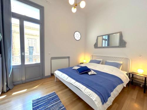 Spacious 5BR near Marina Zea & Votsalakia