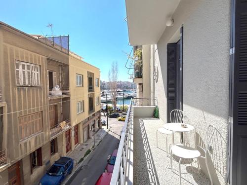 Spacious 5BR near Marina Zea & Votsalakia