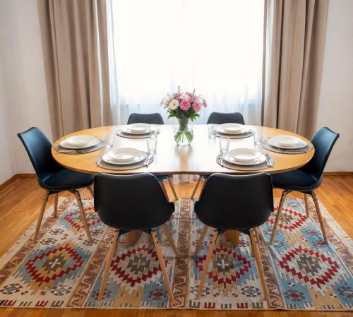 Foto Rare Spacious 3BR Apartment - Central Tirana 5