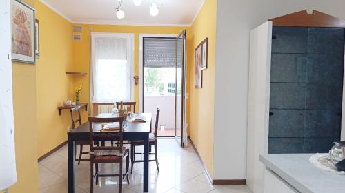 a kitchen and dining room with a table and chairs at Dimora Euganea by Ca-Sa Check in Monselice