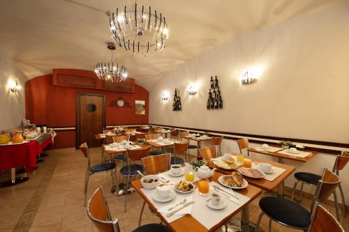 a dining room with tables and chairs in a restaurant at Hotel Priscilla in Rome