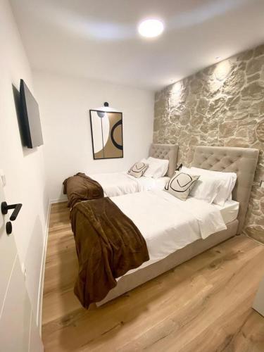 Apartment City Walls