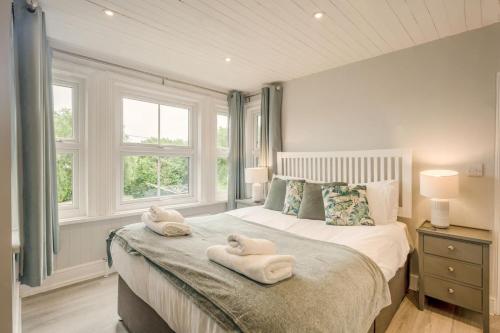 a bedroom with a bed with two towels on it at 6 Bed in Bacton oc-2316 in Bacton