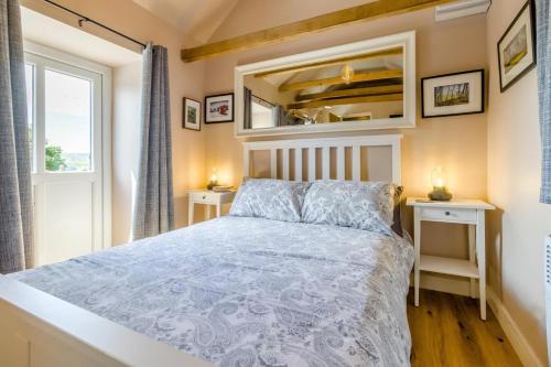 a bedroom with a bed and a mirror at 1 Bed in Knighton oc-51898 in Beguildy